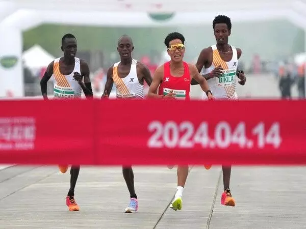 बीजिंग हाफ मैराथन में चीनी धावक की जीत से जांच शुरू