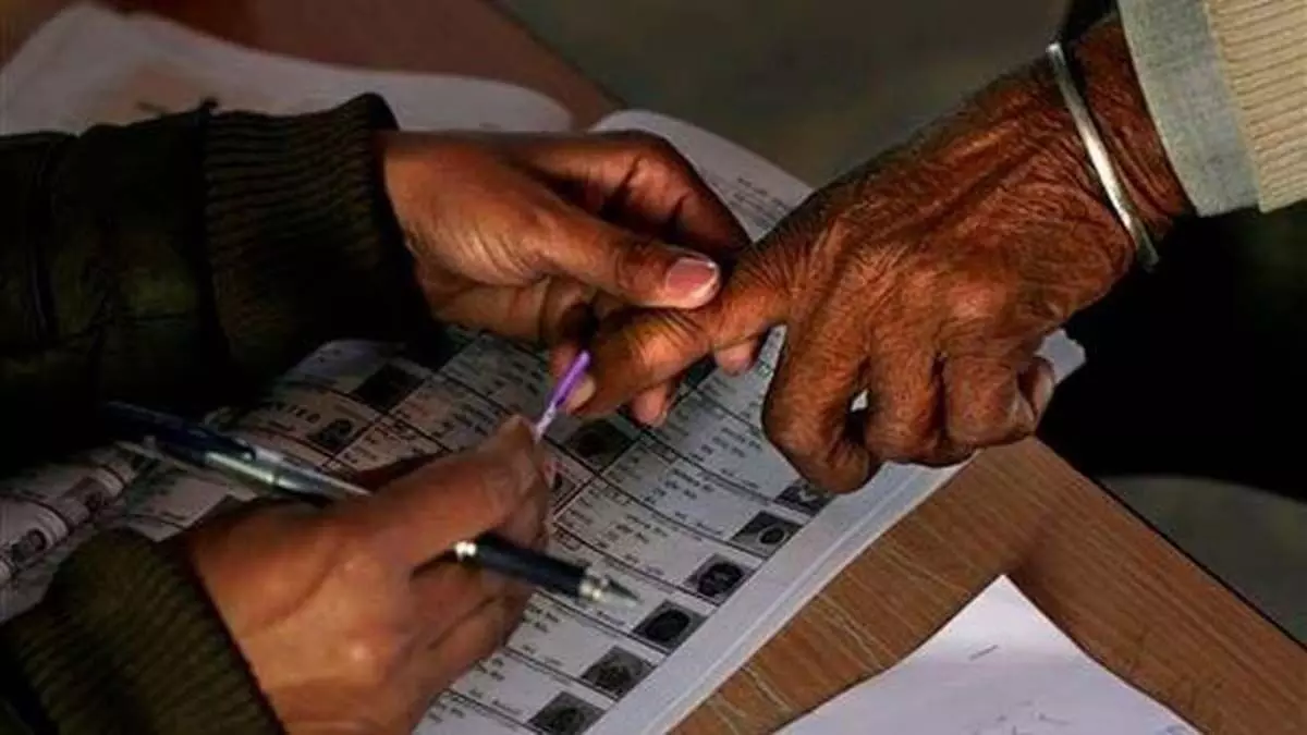 बेंगलुरु में मतदान प्रतिशत बढ़ाने के लिए 12.9 लाख स्टिकर