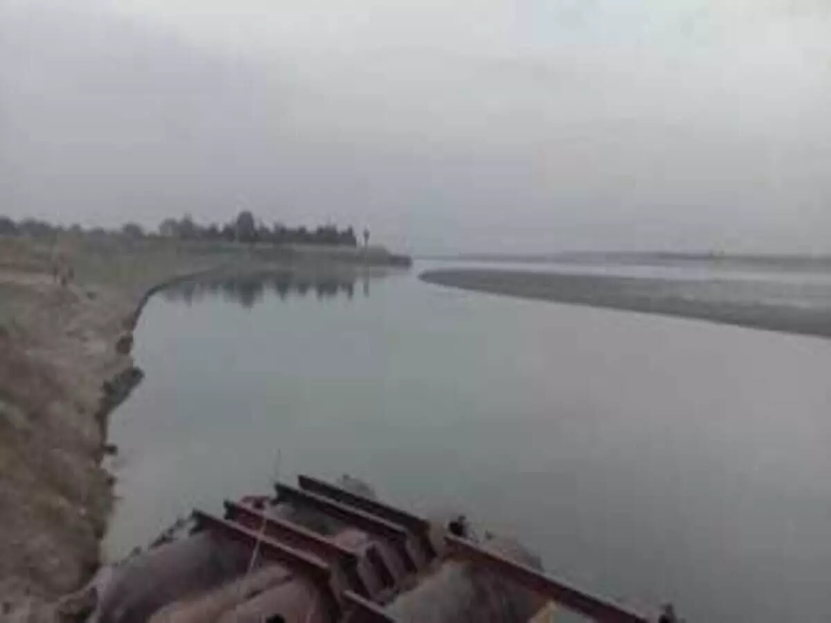सरयू नदी में कर दिया बैनामा, धोखाधड़ी का मामला दर्ज