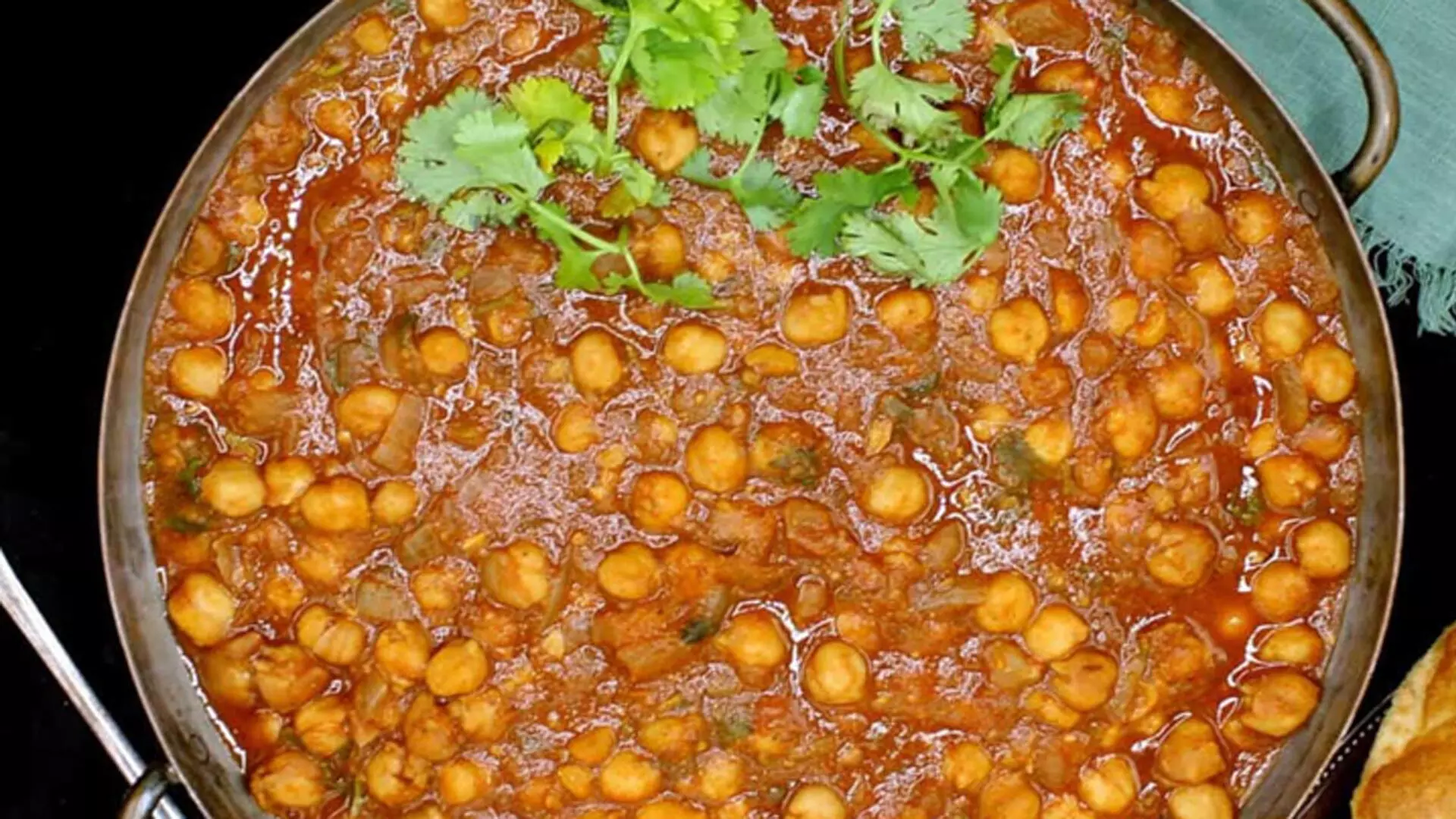घर पर बनाएं लोकप्रिय भारतीय व्यंजन चना मसाला