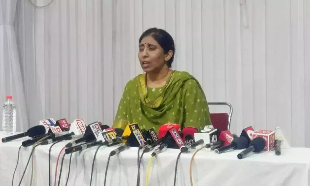 सुनीता ने जांच में तेजी लाने के लिए सीएम जगन द्वारा समर्थन की कमी की निंदा की