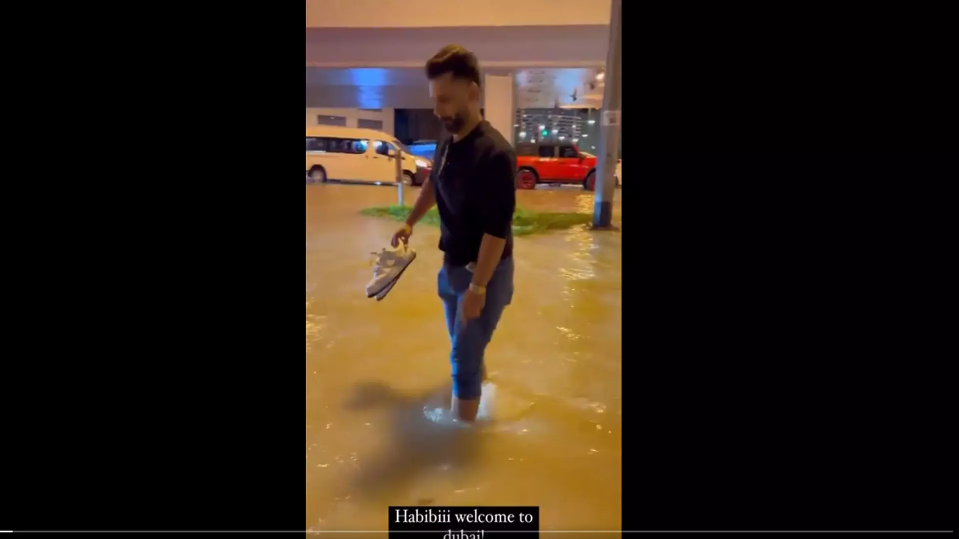दुबई में भारी बारिश के कारण घुटनों तक पानी में फंसे गायक राहुल वैद्य, शेयर किया वीडियो...