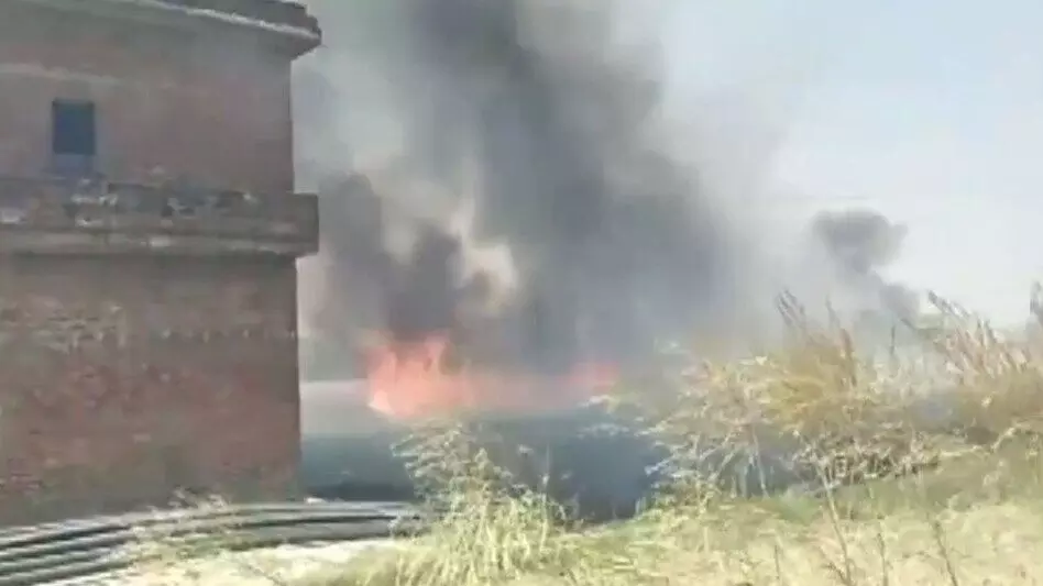 चालीस बीघा गेहूं की फसल में लगी आग, 2 घंटे बाद फायर विभाग की टीम मौके पर पहुंची