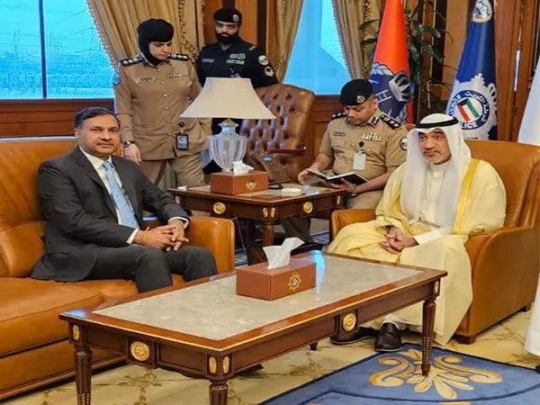 भारत के दूत आदर्श स्वाइका ने प्रवासी-अनुकूल उपायों के लिए कुवैत के उप प्रधान मंत्री की प्रशंसा की