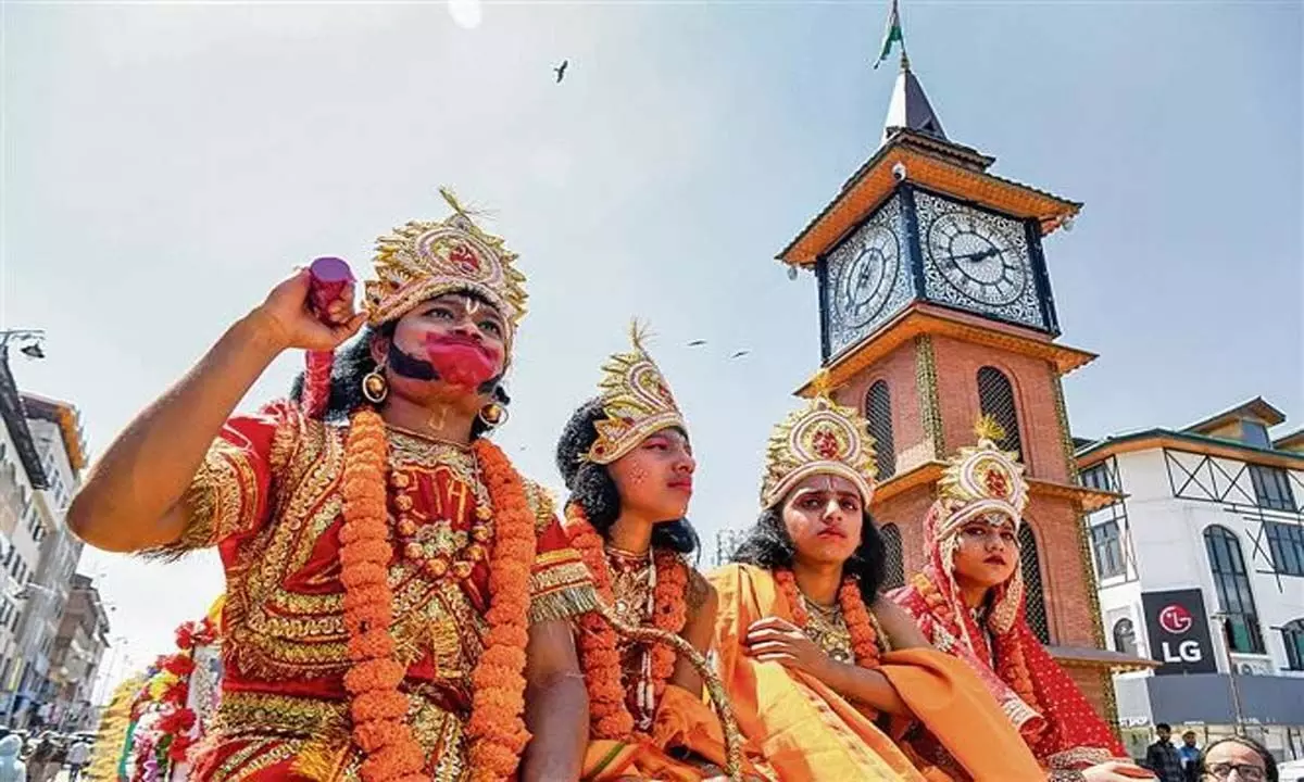 श्रीनगर में मनाई गई रामनवमी, भक्तों ने निकाली शोभा यात्रा