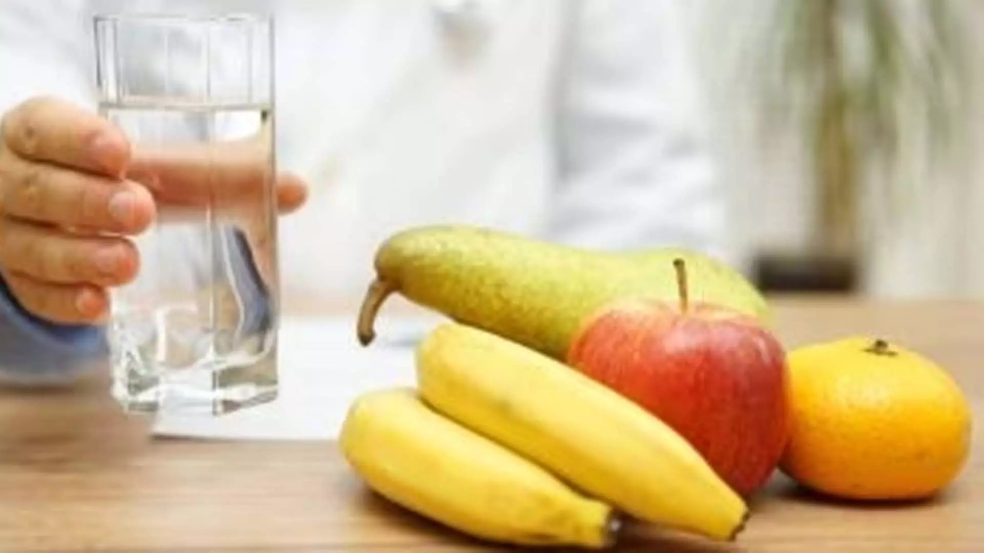 जानिए किन किन फलो को खाने के बाद तुरंत पानी नहीं पीना चाहिए