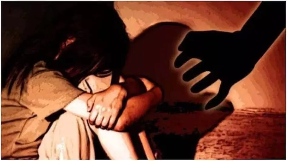 पश्चिम जिले में दो नाबालिग लड़कियों से बलात्कार के आरोप में सात में से तीन को गिरफ्तार