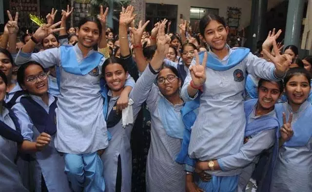 पंजाब स्कूल शिक्षा बोर्ड कक्षा 10 के नतीजे जारी, लड़कियों ने शीर्ष 3 स्थान हासिल किए