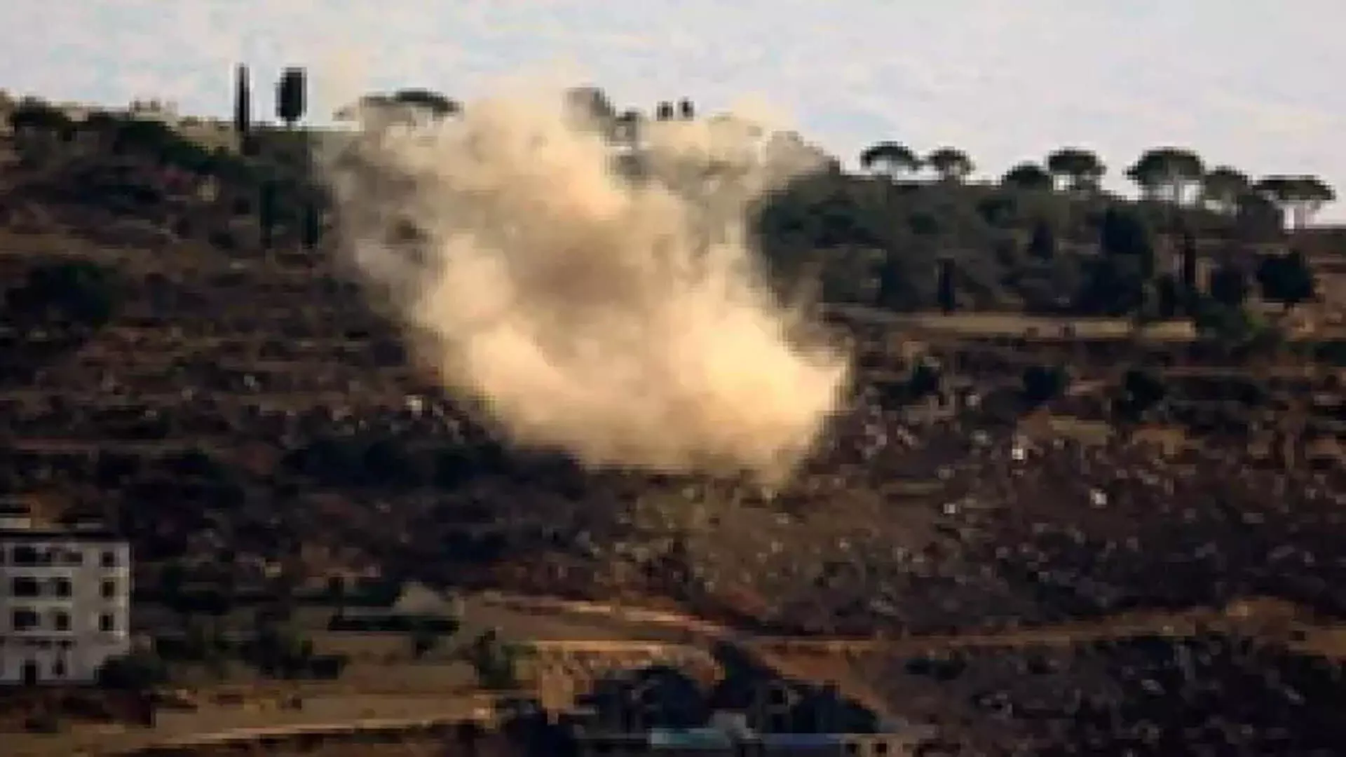 लेबनान में इज़रायली हमलों में 3 की मौत, 3 घायल