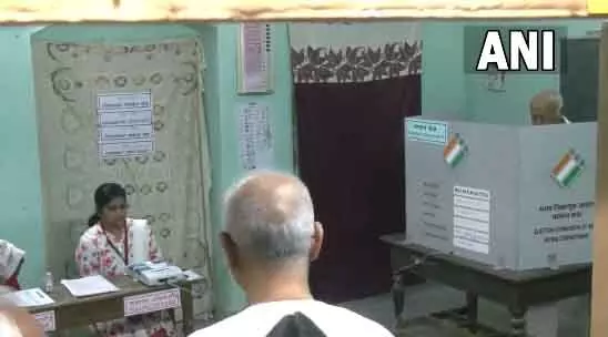 RSS चीफ मोहन भागवत ने किया मतदान, लोकसभा चुनाव 2024 के लिए वोटिंग जारी