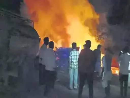 रायपुर, श्मशान घाट में शरारती तत्वों ने की आगजनी
