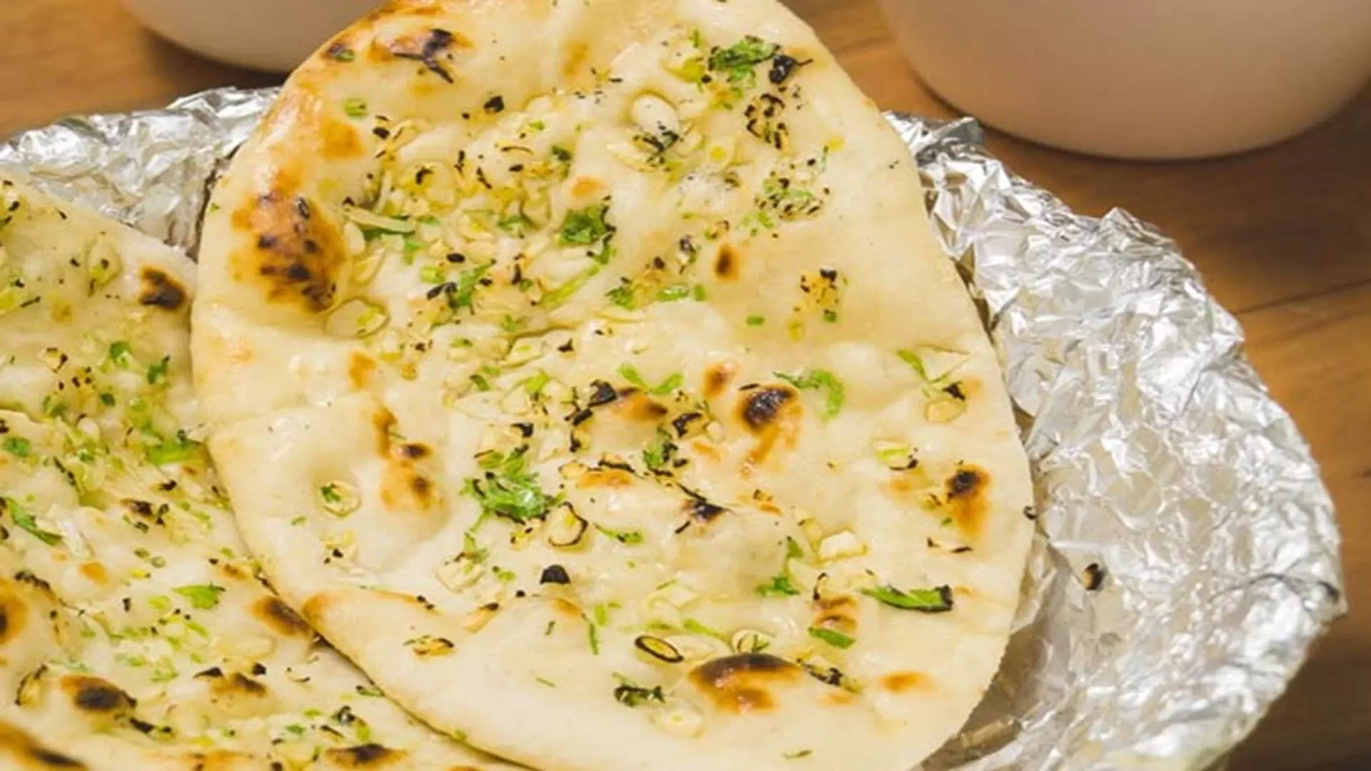 खाने को खास बना देगा पुदीना नान, घर पर आसानी से बनाएं