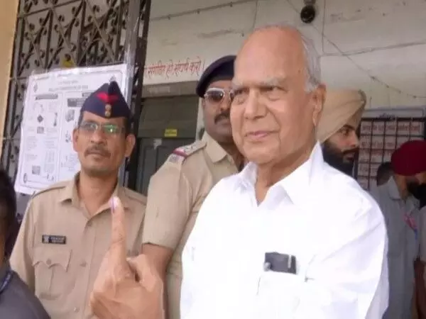 पंजाब के राज्यपाल बनवारीलाल पुरोहित ने नागपुर में वोट डाला