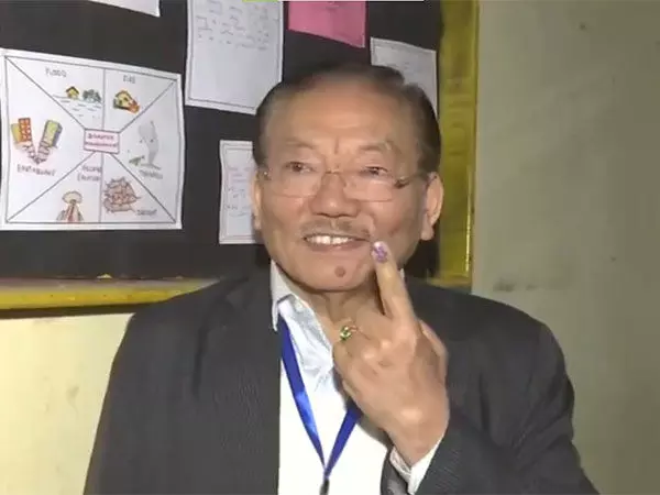 सिक्किम के पूर्व सीएम पवन चामलिंग ने नामची में अपना वोट डाला