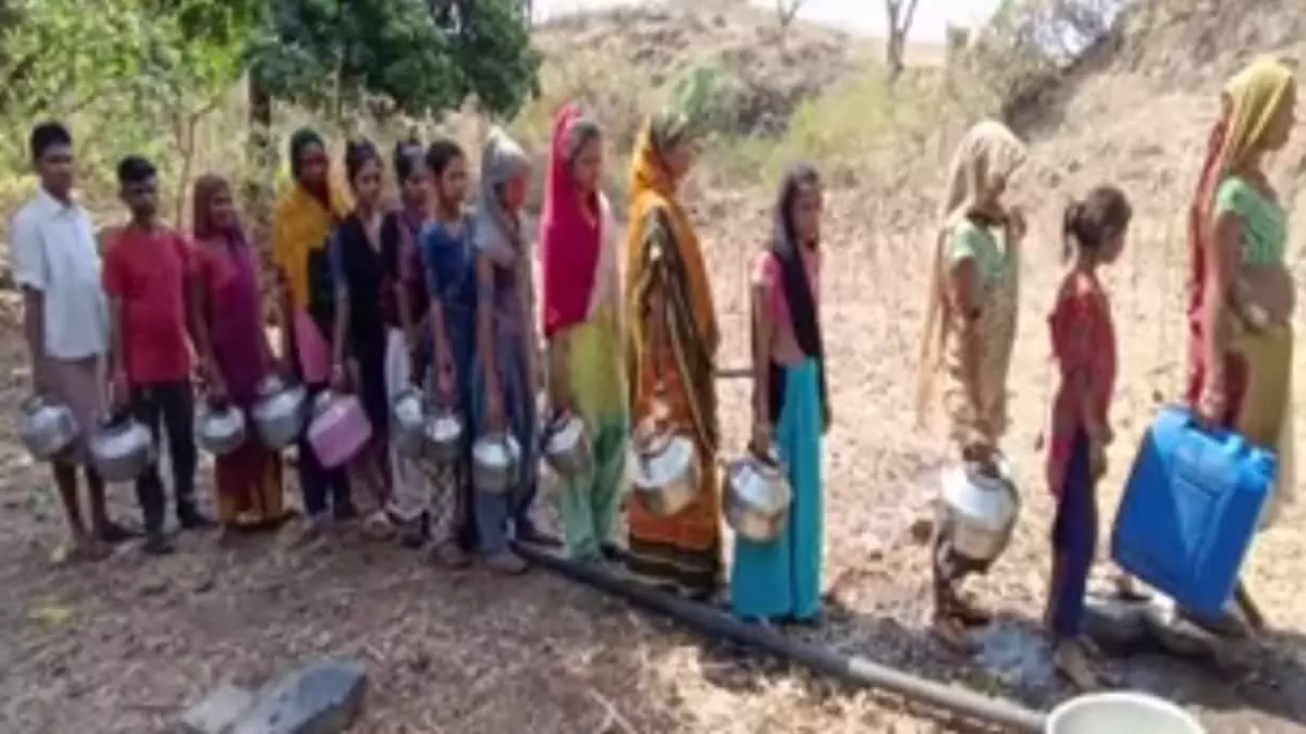 खाने के लिए धान है लेकिन पीने के लिए पानी नहीं, छोटाउदेपुर के बारी महुदा गांव का बुरा हाल