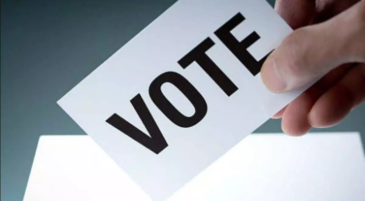 त्रिपुरा में वोट डालने के लिए लगभग 2,500 मतदाता सीमा पार कर बाड़बंदी कर रहे