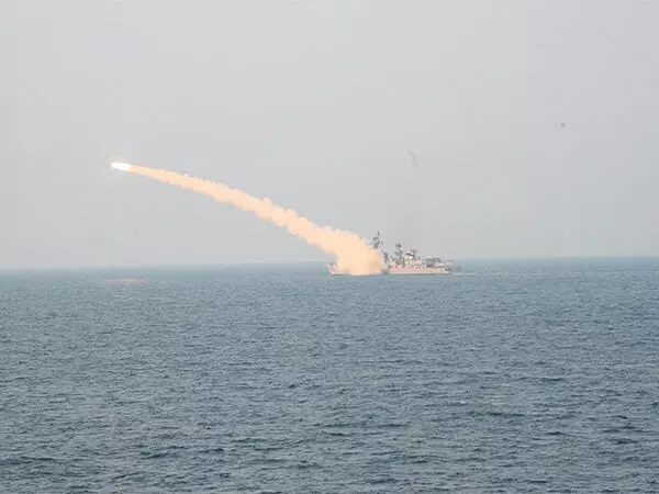 भारतीय नौसेना ने समुद्री सुरक्षा बढ़ाने के लिए पूर्वी तट पर पूर्वी लहर अभ्यास आयोजित किया