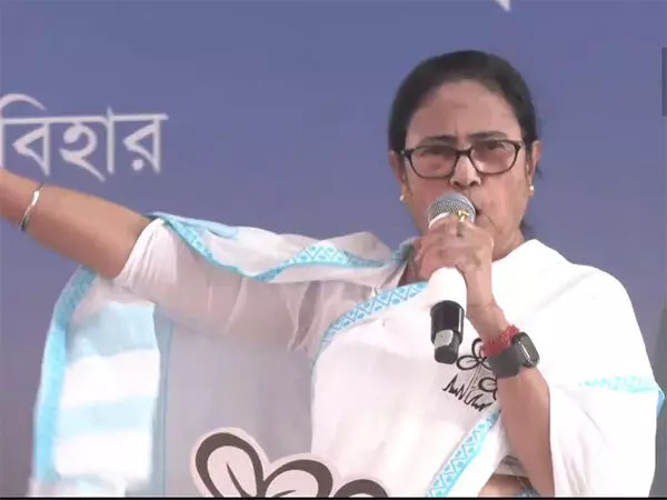 पश्चिम बंगाल की मुख्यमंत्री ममता बनर्जी ने डीडी लोगो के भगवाकरण के समय पर सवाल उठाया