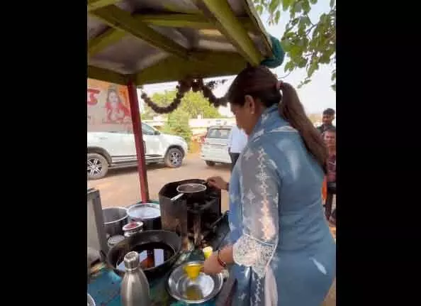 महिला विधायक ने चुनाव प्रचार के दौरान होटल में बनाई चाय, वीडियो