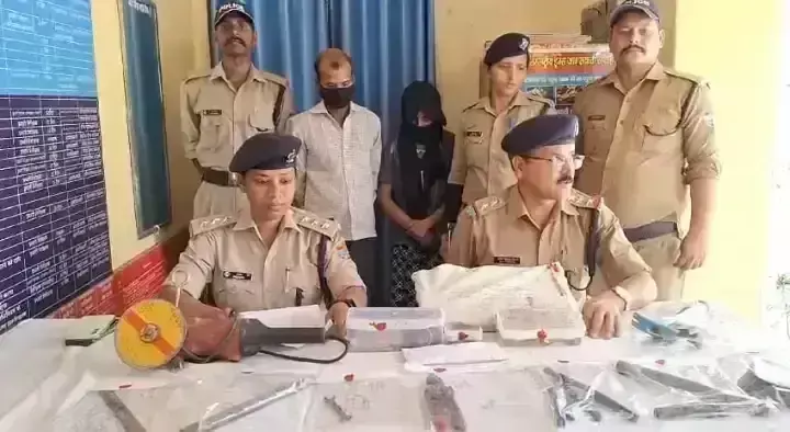 पुलिस ने चोरी का खुलासा करते हुए पति-पत्नी को गिरफ्तार किया