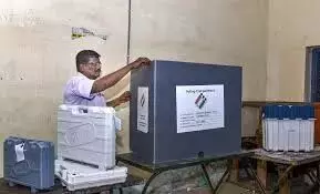 बापटला ने मतदान केंद्रों का निरीक्षण किया