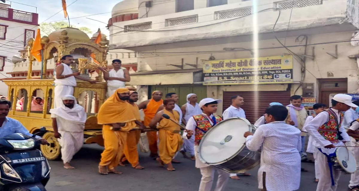 Damoh : महावीर जयंती पर जैन समाज ने निकाली भव्य शोभायात्रा