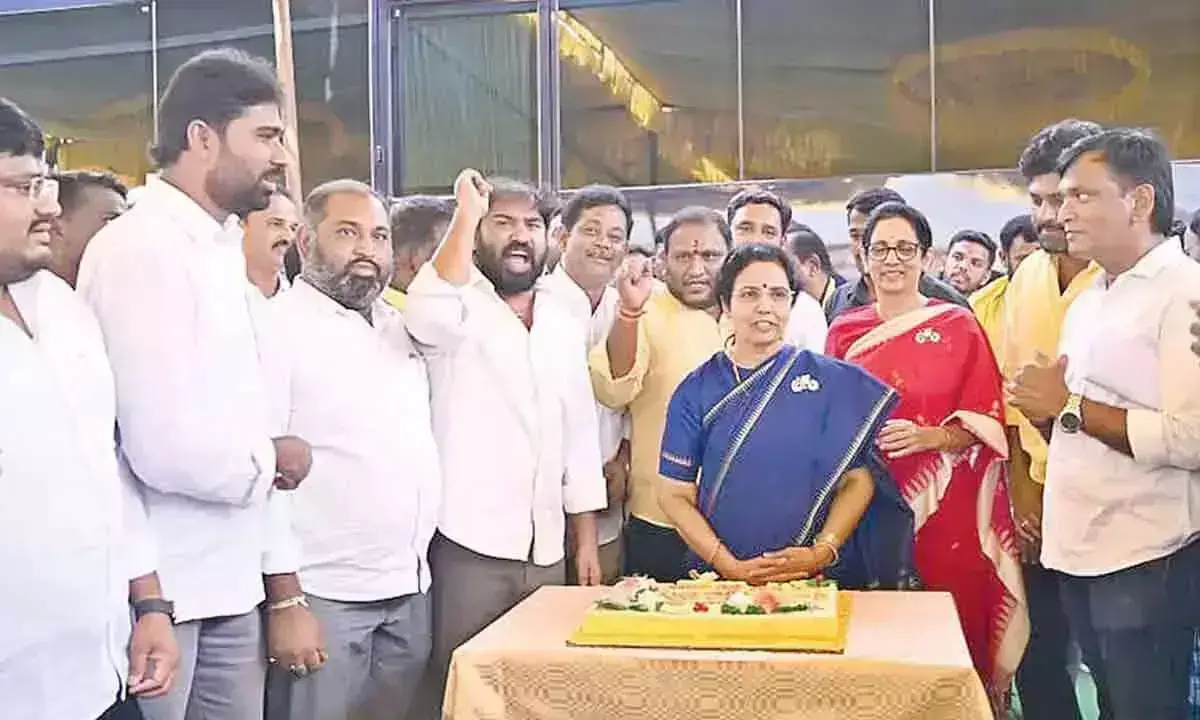 अनंतपुर: नेताओं, कैडरों ने नायडू का जन्मदिन मनाया क्योंकि वह 74 वर्ष के हो गए