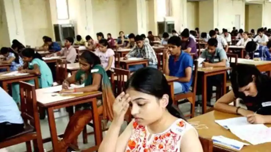 गोलपारा में विशेष रूप से विकलांग छात्र ने हाई स्कूल परीक्षा में उत्कृष्टता हासिल की