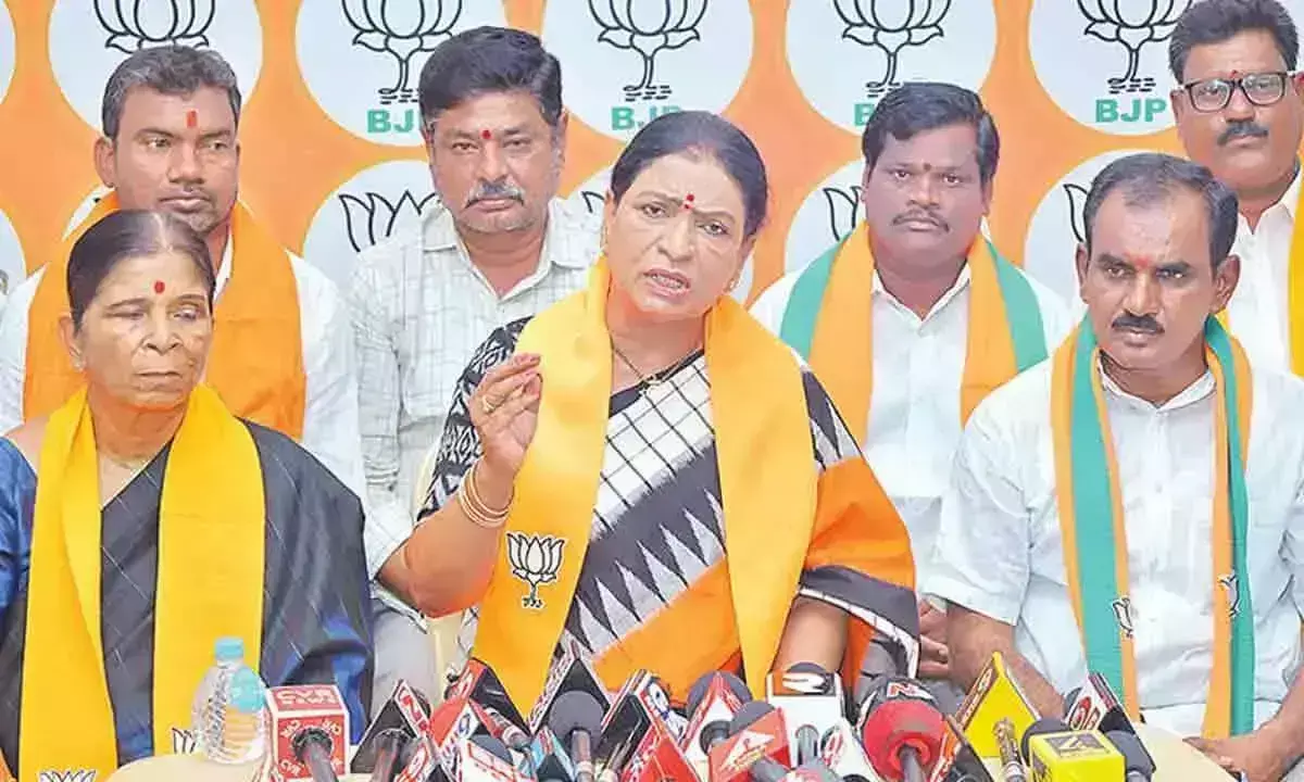 महबूबनगर: डीके अरुणा ने गंदी राजनीति के लिए सीएम की आलोचना की
