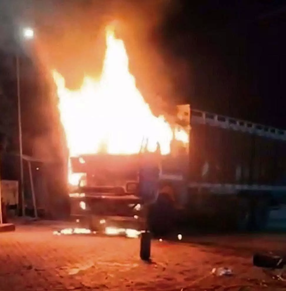 ट्रक में आग लगने से ड्राइवर की जलकर मौत