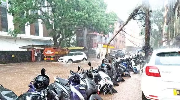गोवा में अचानक भारी बारिश, IMD ने 2 दिनों के लिए जारी किया येलो अलर्ट