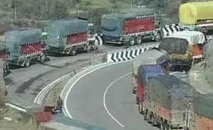 जम्मू-श्रीनगर राष्ट्रीय राजमार्ग यातायात के लिए आंशिक रूप से बहाल