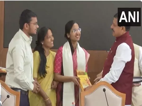 सीएम मोहन यादव ने सफल यूपीएससी उम्मीदवारों को सम्मानित किया