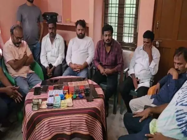 साइबराबाद पुलिस ने जुआ खेलने के आरोप में 14 लोगों को किया गिरफ्तार