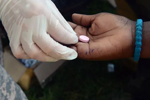 स्वास्थ्य विभाग ने बच्चों के बीच कृमि नाशक (एनडीडी) दवा का वितरण किया