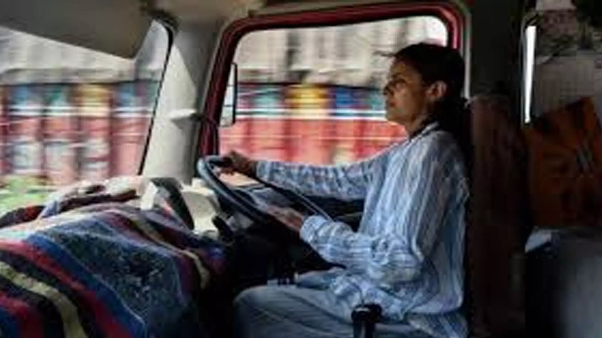 सीमा शुल्क का उल्लंघन, तमिलनाडु से बांग्लादेश पहली महिला ट्रक चालक