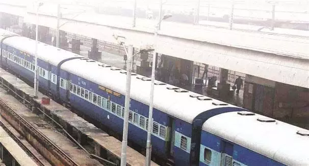 रेलवे ने 3,821 यात्रियों को 20 लाख रुपये रिफंड किए