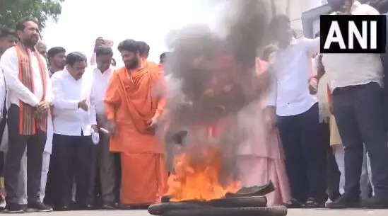 कलबुर्गी में हुबली कॉलेज की छात्रा की हत्या पर भाजपा नेताओं ने किया विरोध प्रदर्शन