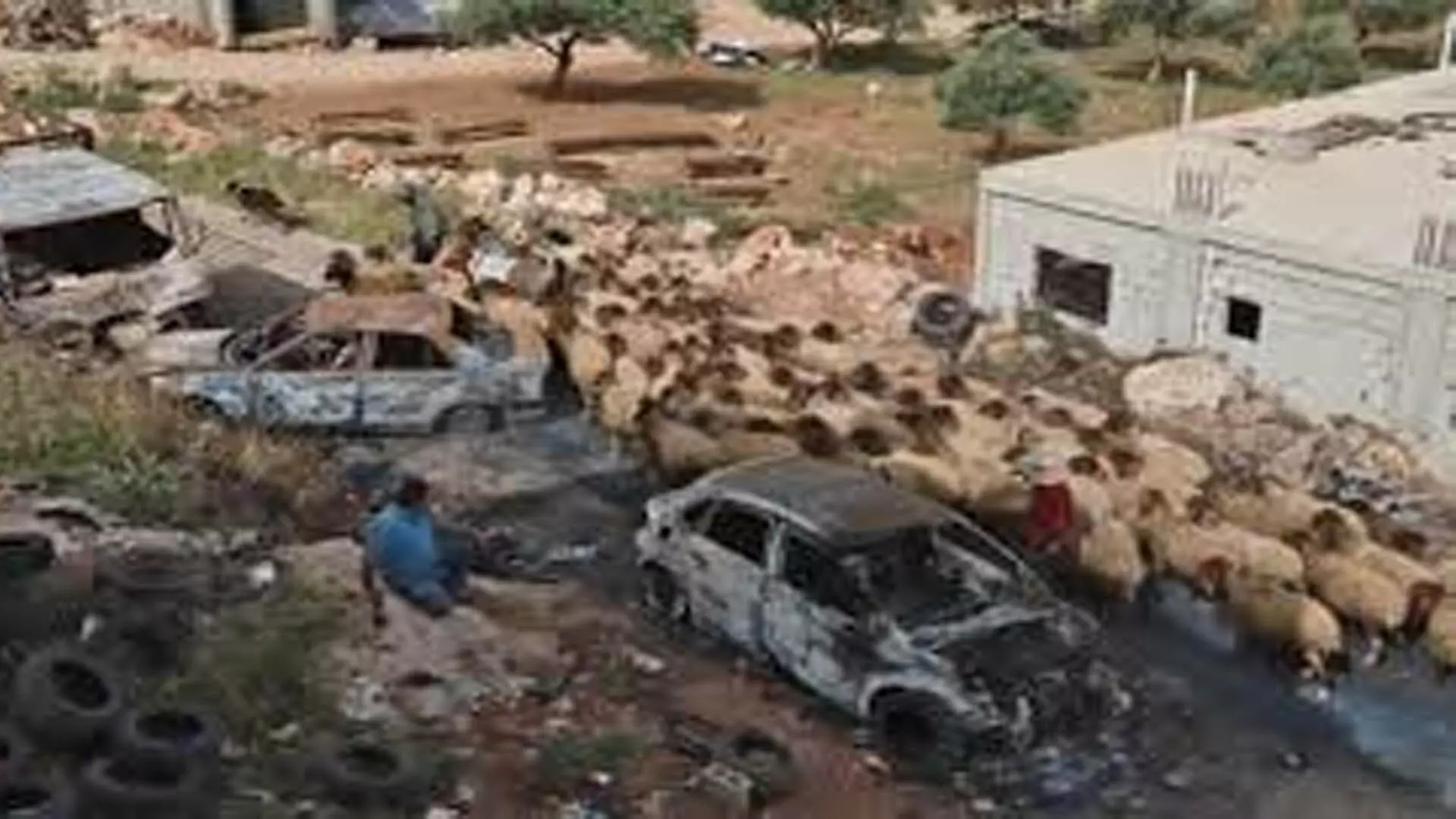 वेस्ट बैंक गांव में बसने वालों हमले के बाद नुकसान का अनुमान