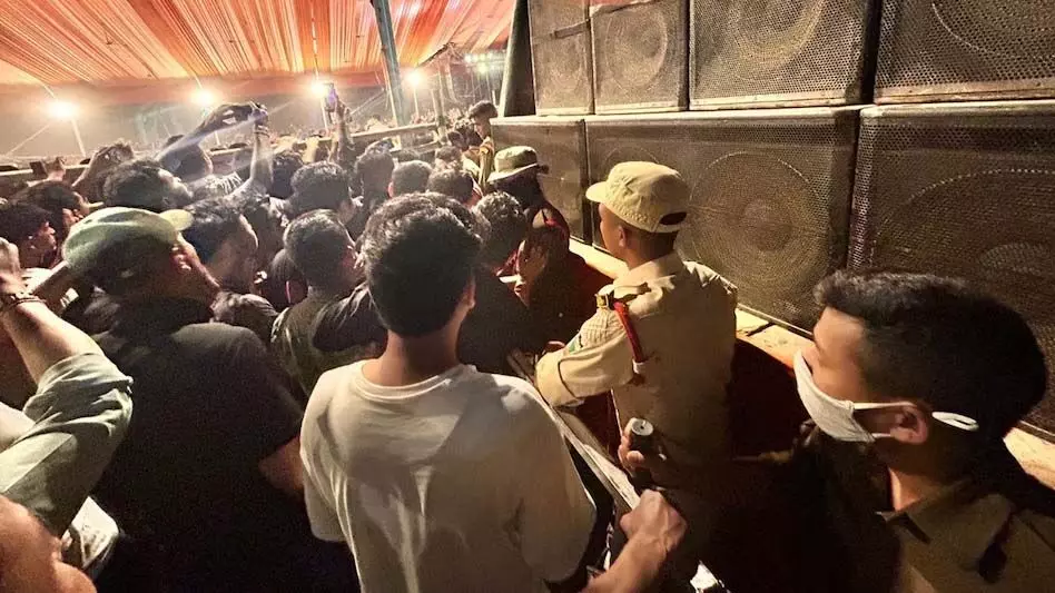 जुबीन गर्ग के बिहू समारोह में उपस्थित लोगों के साथ पुलिस की झड़प के बाद अराजक स्थिति सामने आई