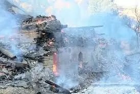 भलुई गांव में आग लगने से पांच लाख की क्षति हुई