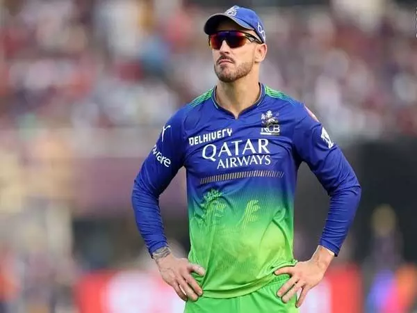 आईपीएल 2024: आरसीबी के कप्तान फाफ डु प्लेसिस पर धीमी ओवर गति के लिए 12 लाख रुपये का लगा जुर्माना
