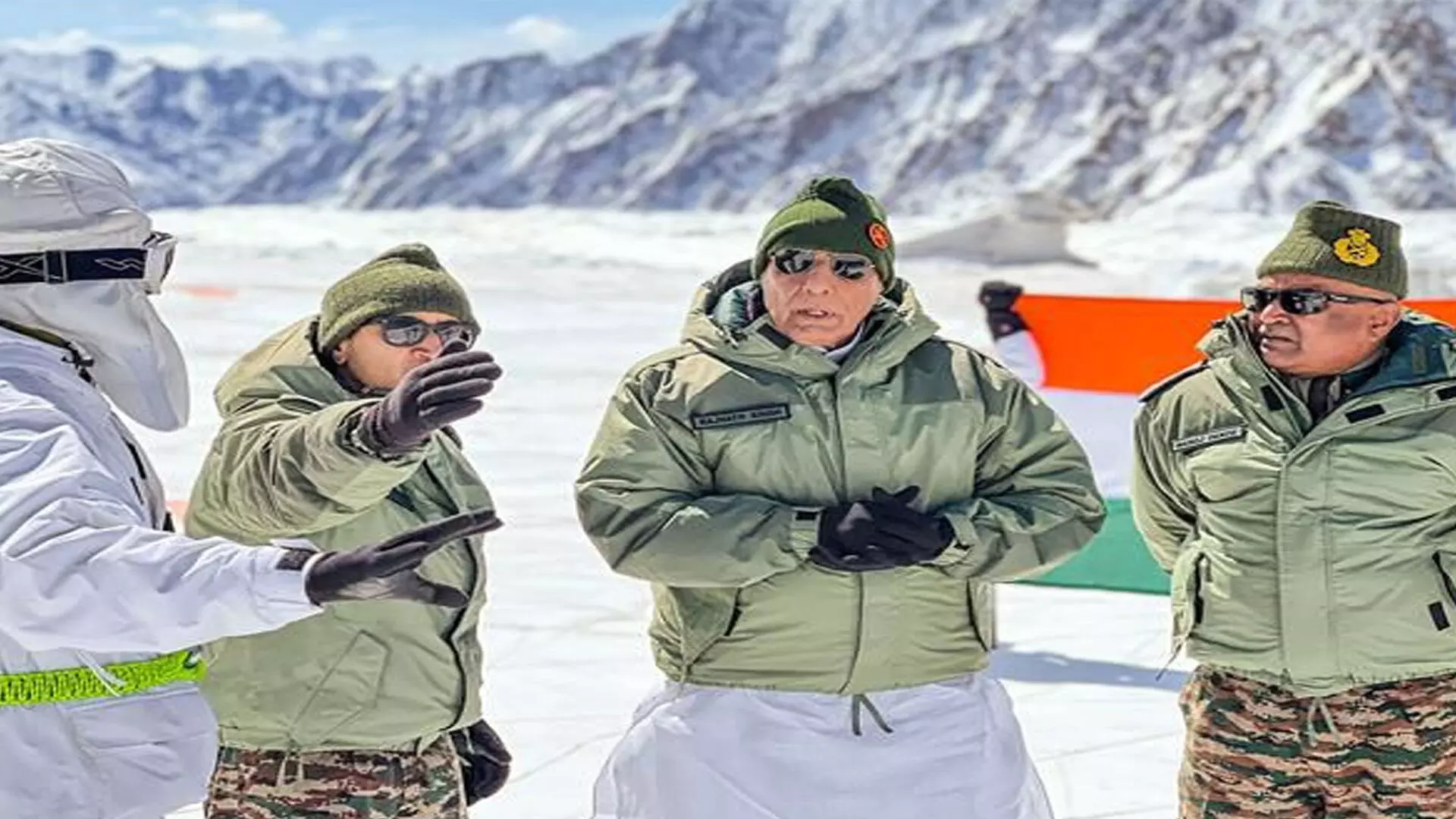 रक्षा मंत्री राजनाथ सिंह ने सियाचिन का दौरा किया