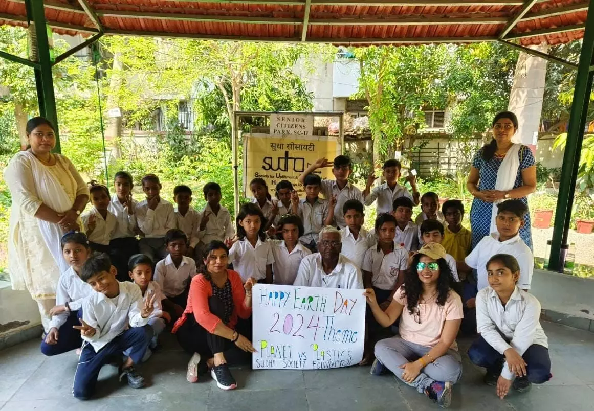 विश्व पृथ्वी दिवस: सुधा सोसाइटी फाउंडेशन गुरुग्राम की ओपन स्कूल के बच्चे वरिष्ठ नागरिक पार्क में हुए एकत्र