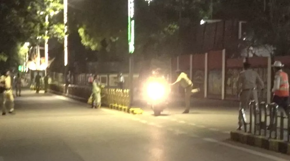 रायपुर राजभवन के पास 3 लेयर सुरक्षा को तोड़ दौड़ाई बाइक, सवार थे 3 युवक