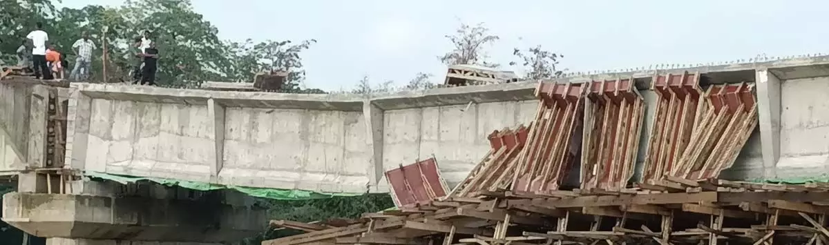 शिवसागर जिले में जलस्तर बढ़ने से चिरिपुरिया दिखोव पुल क्षतिग्रस्त हो गया