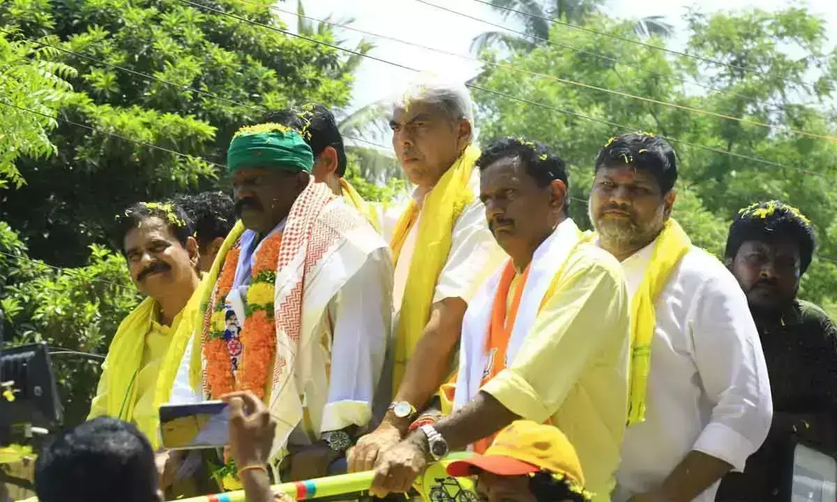 कोलिकापुडी श्रीनिवास राव ने एनटीआर जिले के लिए टीडीपी उम्मीदवार के रूप में नामांकन किया