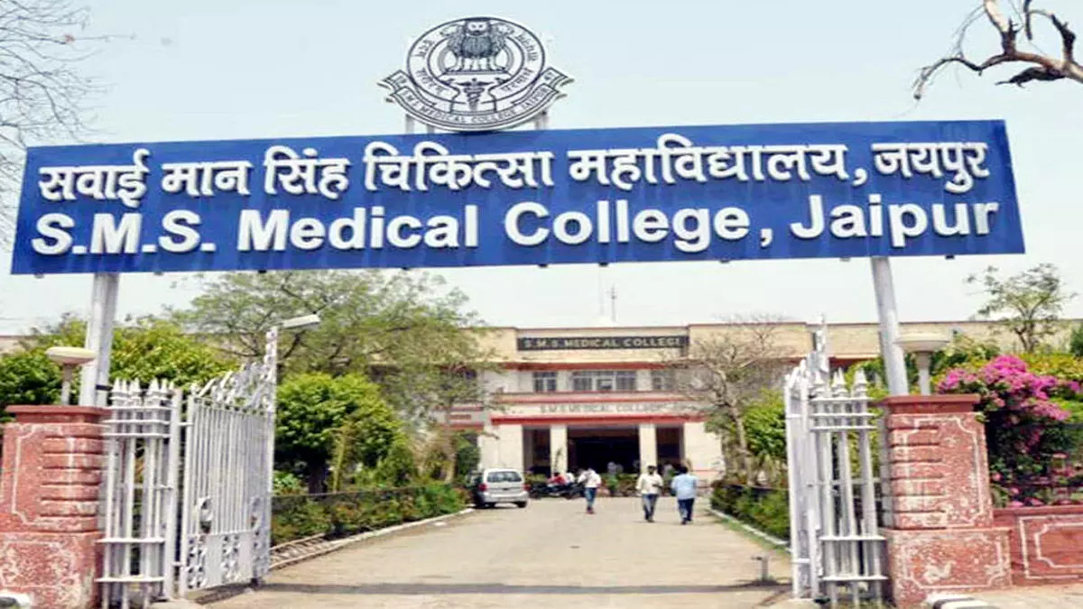 चिकित्सा शिक्षा आयुक्त ने एसएमएस मेडिकल कॉलेज के प्रधानाचार्य को दिए निर्देश