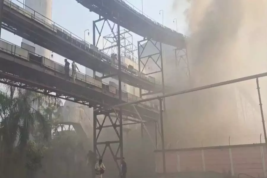 महाराष्ट्र के अहमदनगर में चीनी मिल में आग