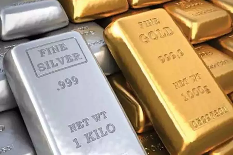 सोना 1,450 रुपये गिरकर 72,200 रुपये पर, चांदी 2,300 रुपये लुढ़की